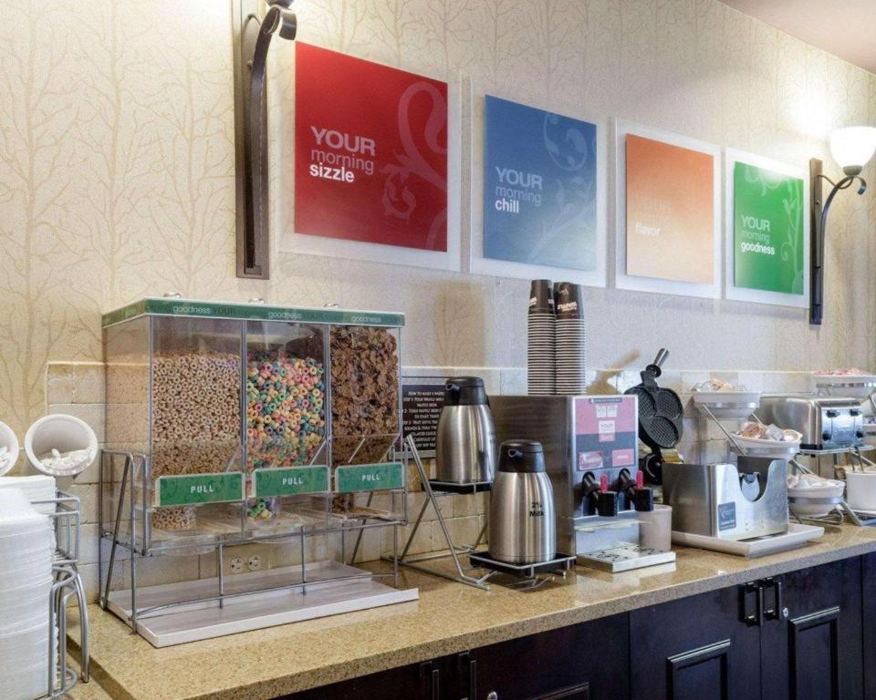 Comfort Suites photo 18