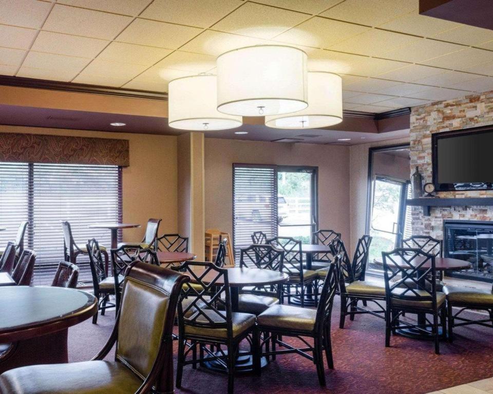 Comfort Suites photo 19