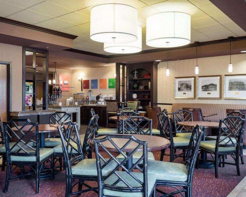 Comfort Suites photo 20