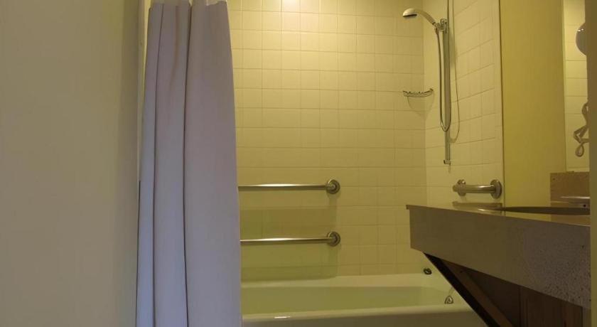 Radisson Hotel Austin - University photo 2