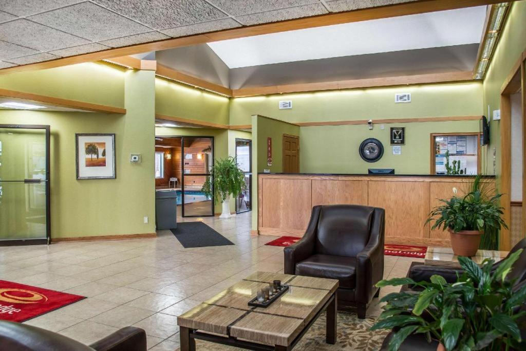 Econo Lodge photo 2