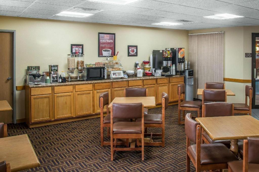 Econo Lodge photo 3
