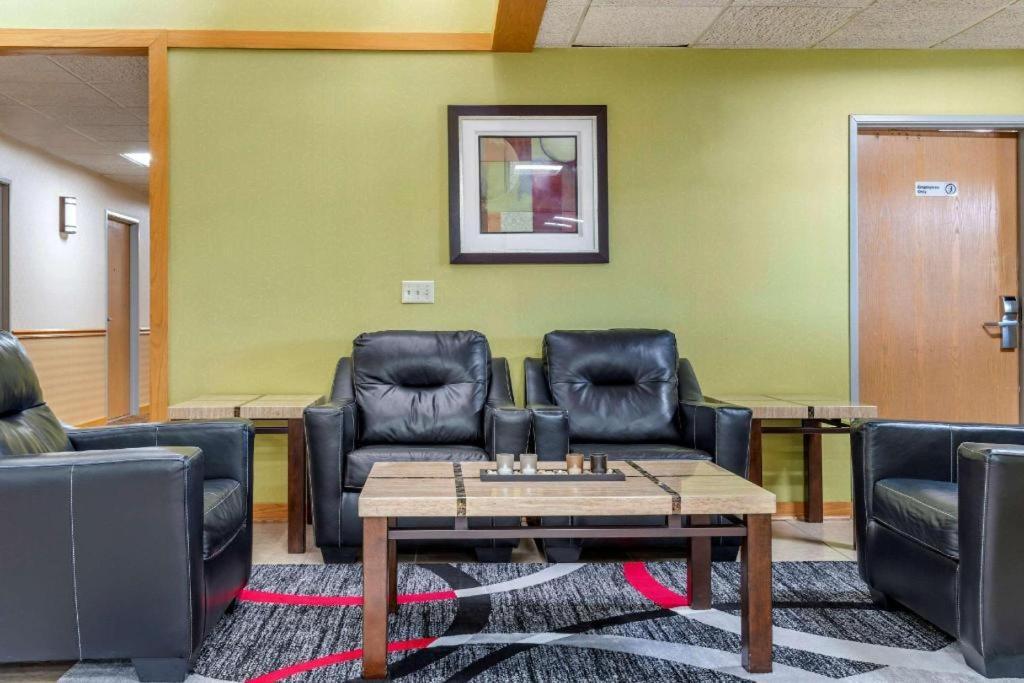 Econo Lodge photo 10
