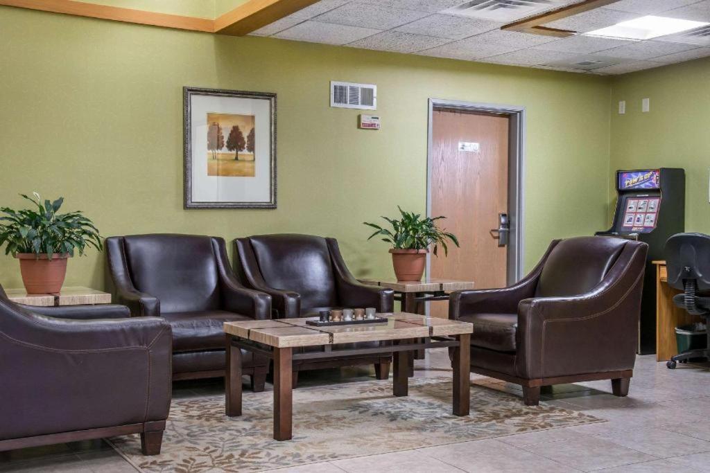 Econo Lodge photo 11