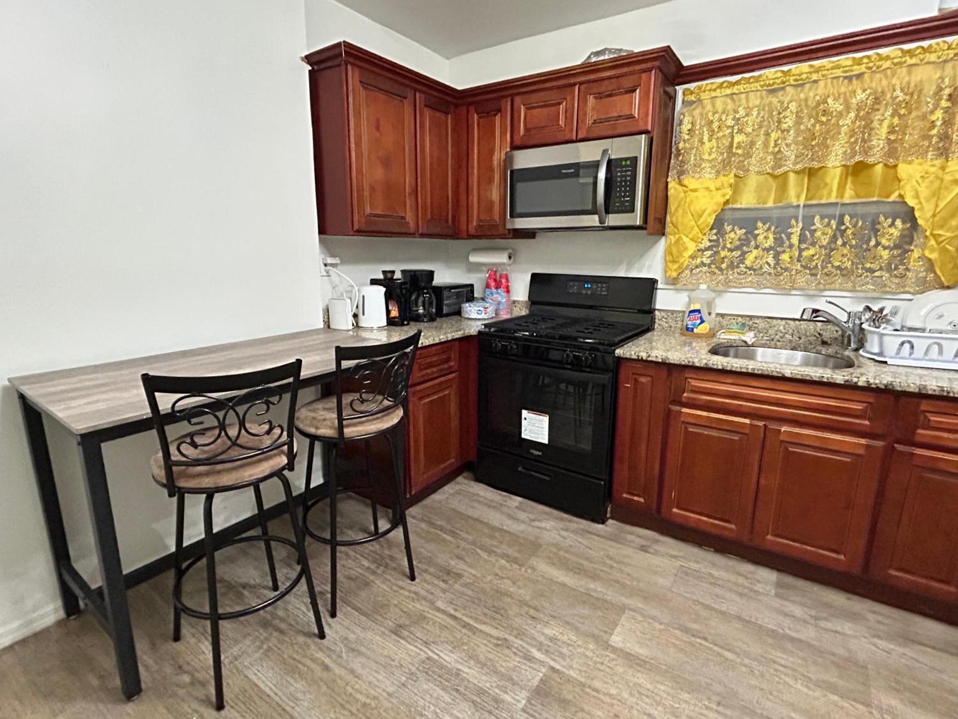 3F8-Chelsea Suites In-Unit washer dryer and TV photo 6