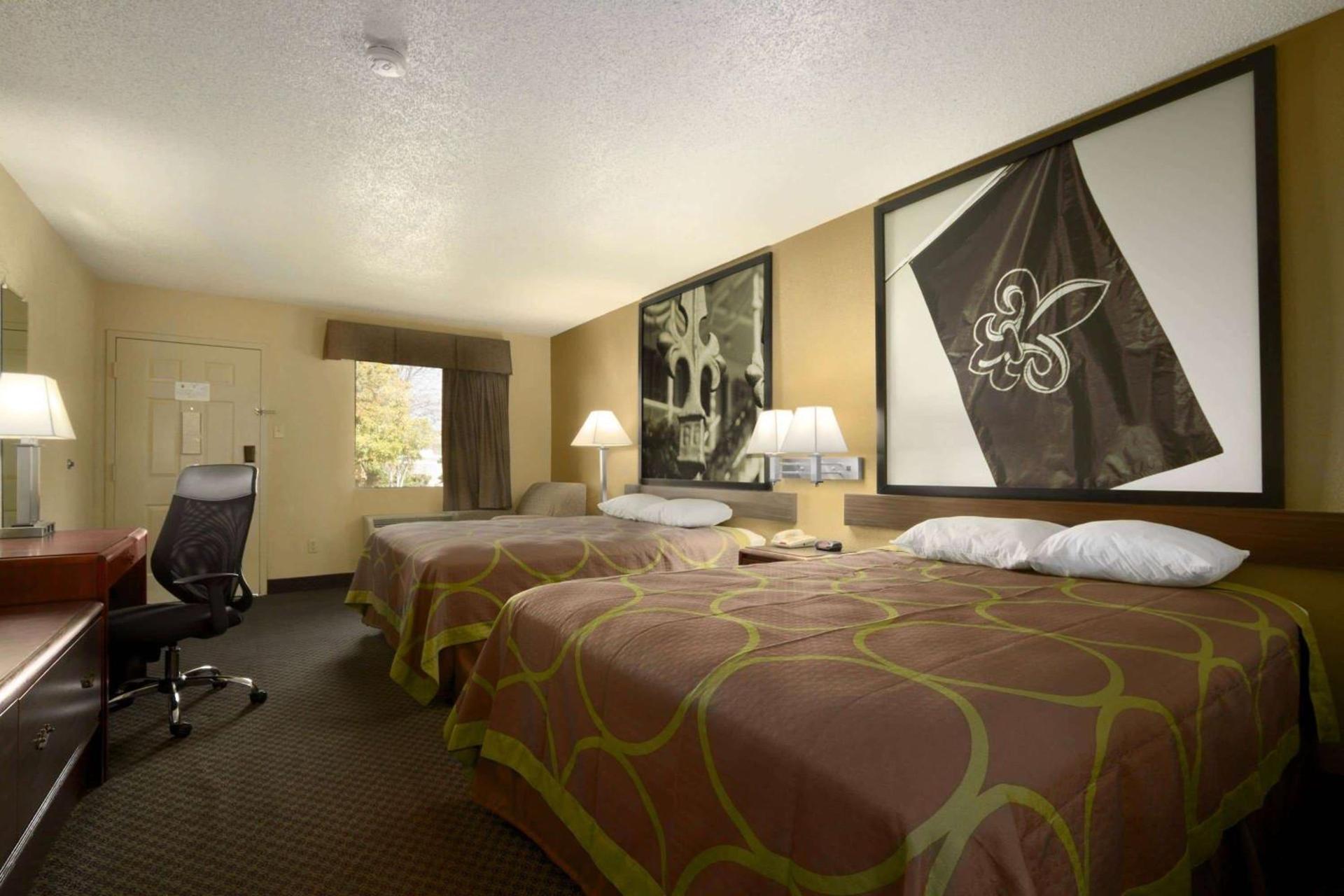 Super 8 by Wyndham Calhoun photo 6