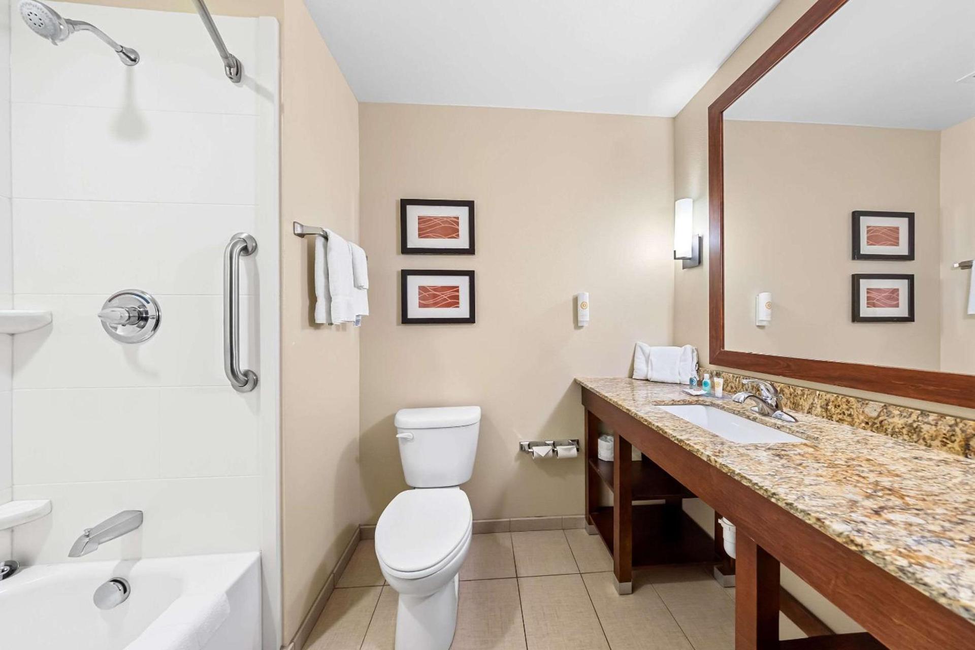 Comfort Inn & Suites West - Medical Center photo 19