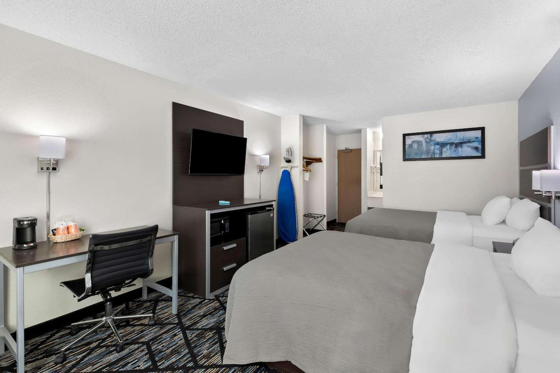 Quality Inn Northlake photo 9