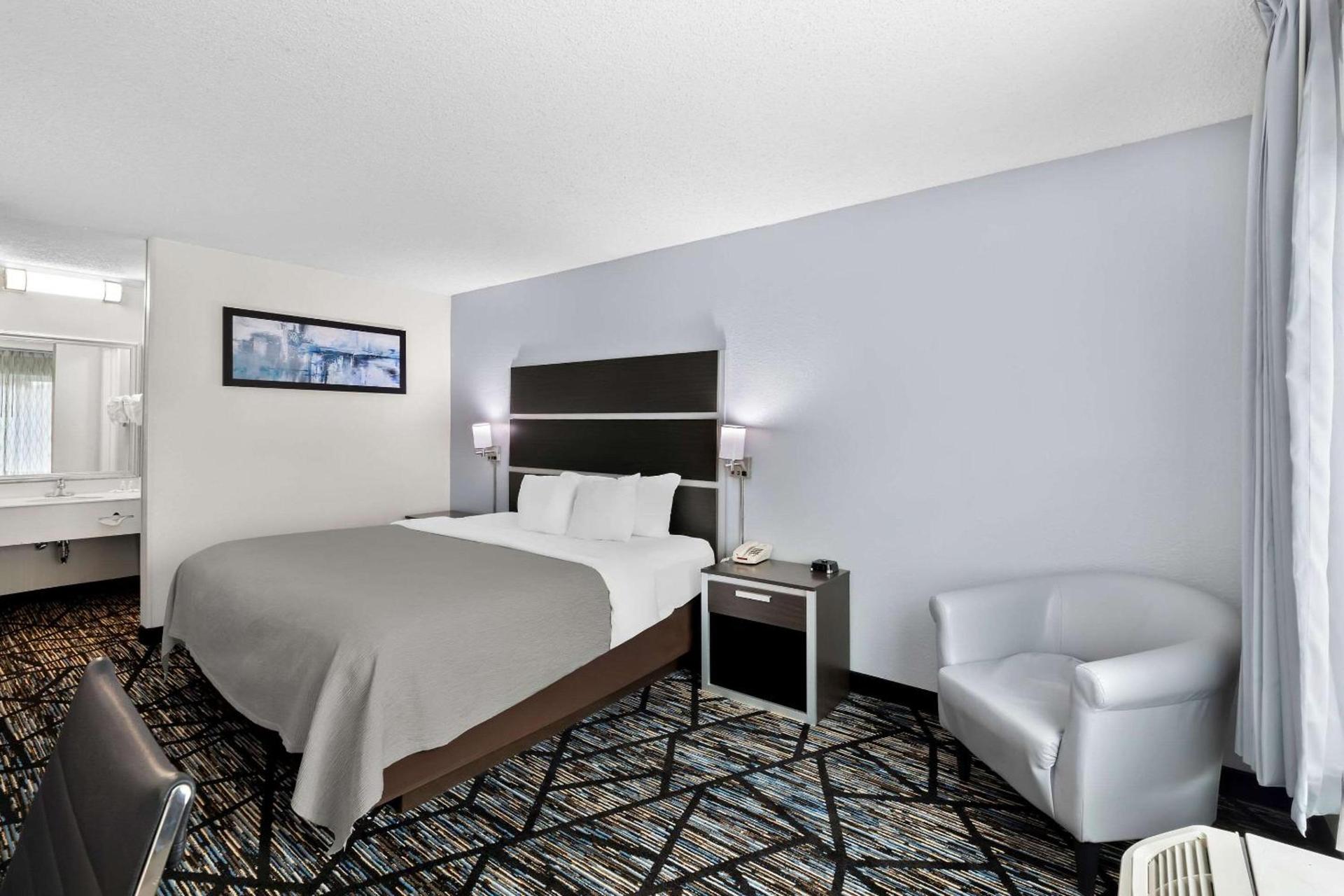 Quality Inn Northlake photo 12
