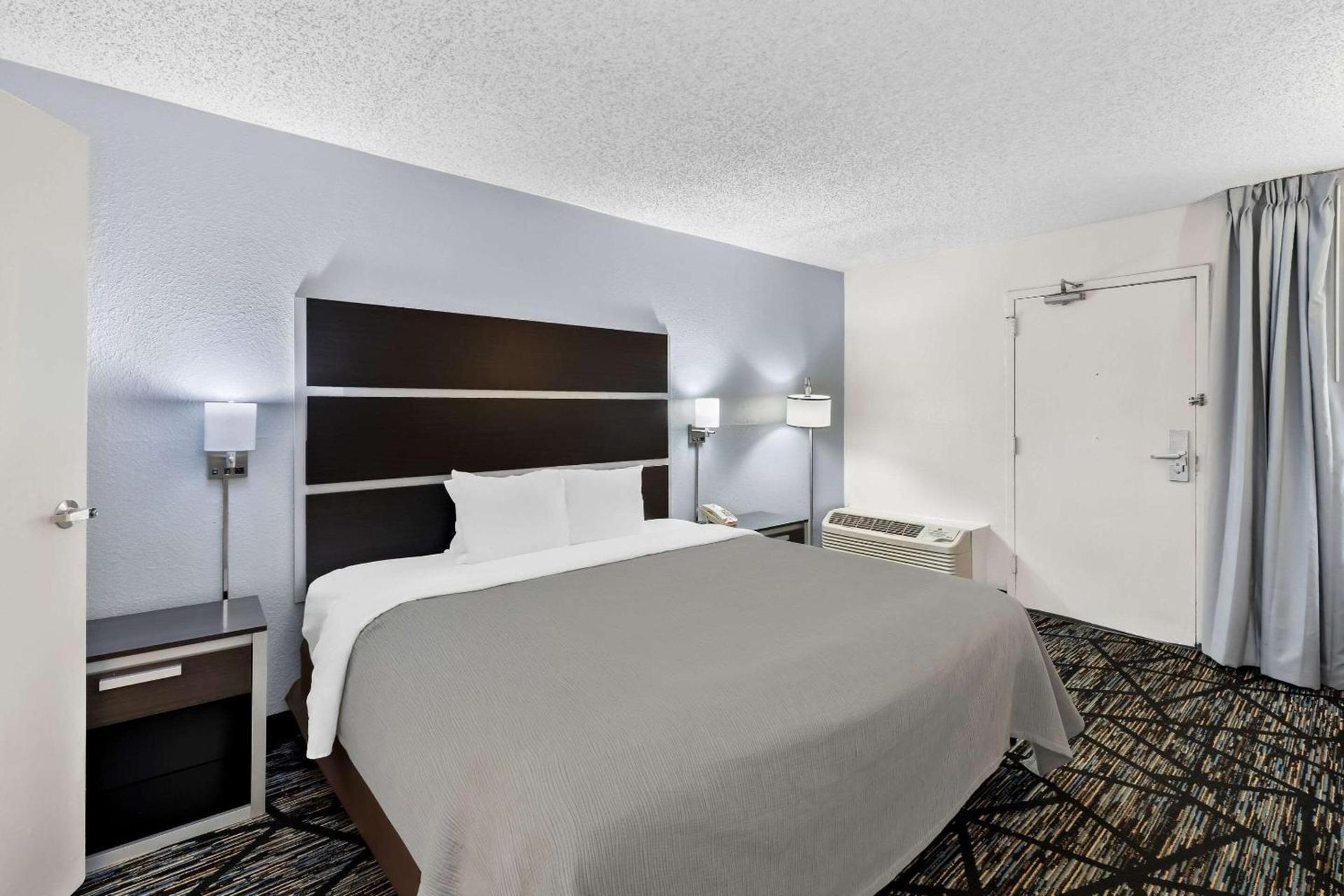 Quality Inn Northlake photo 14