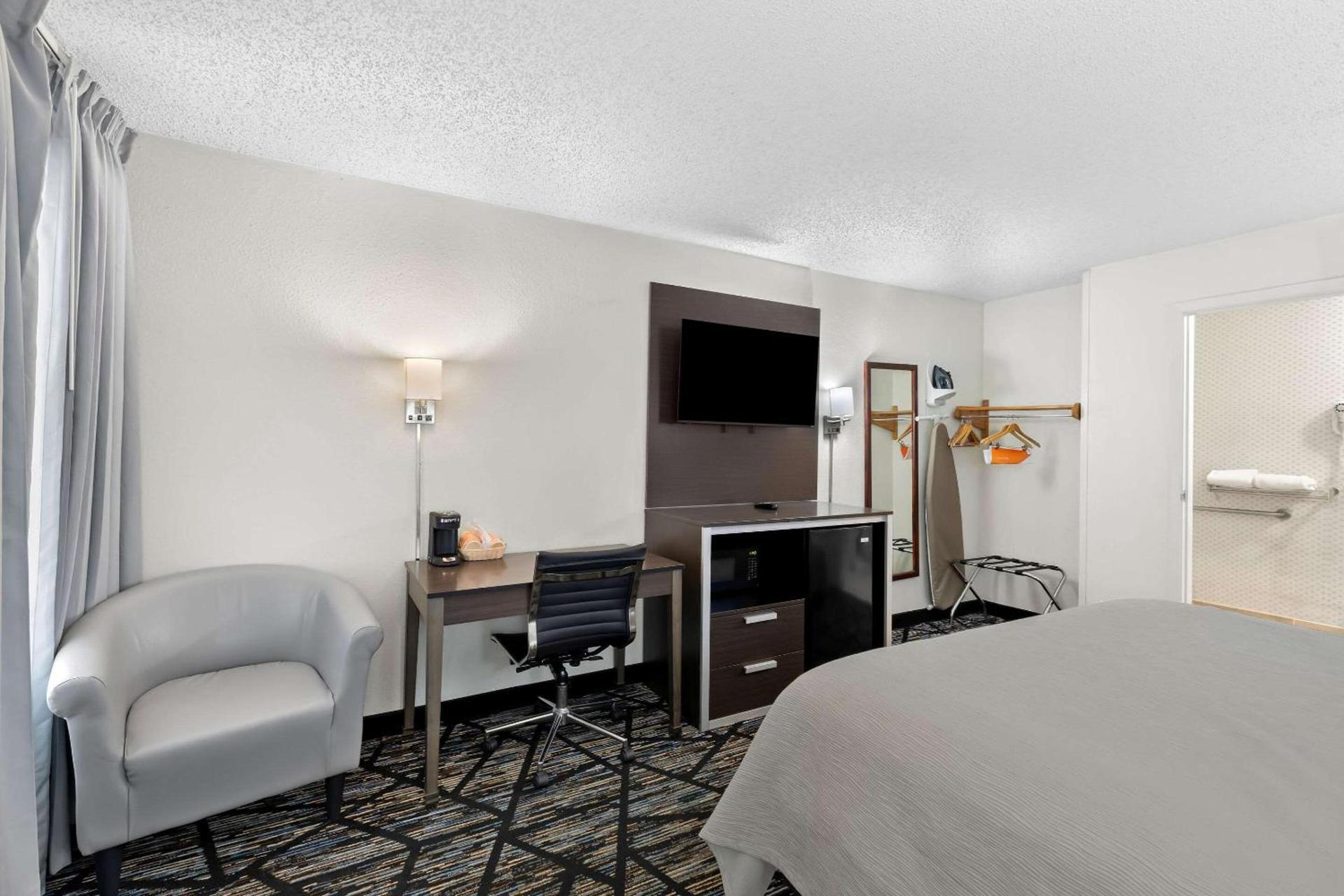 Quality Inn Northlake photo 15