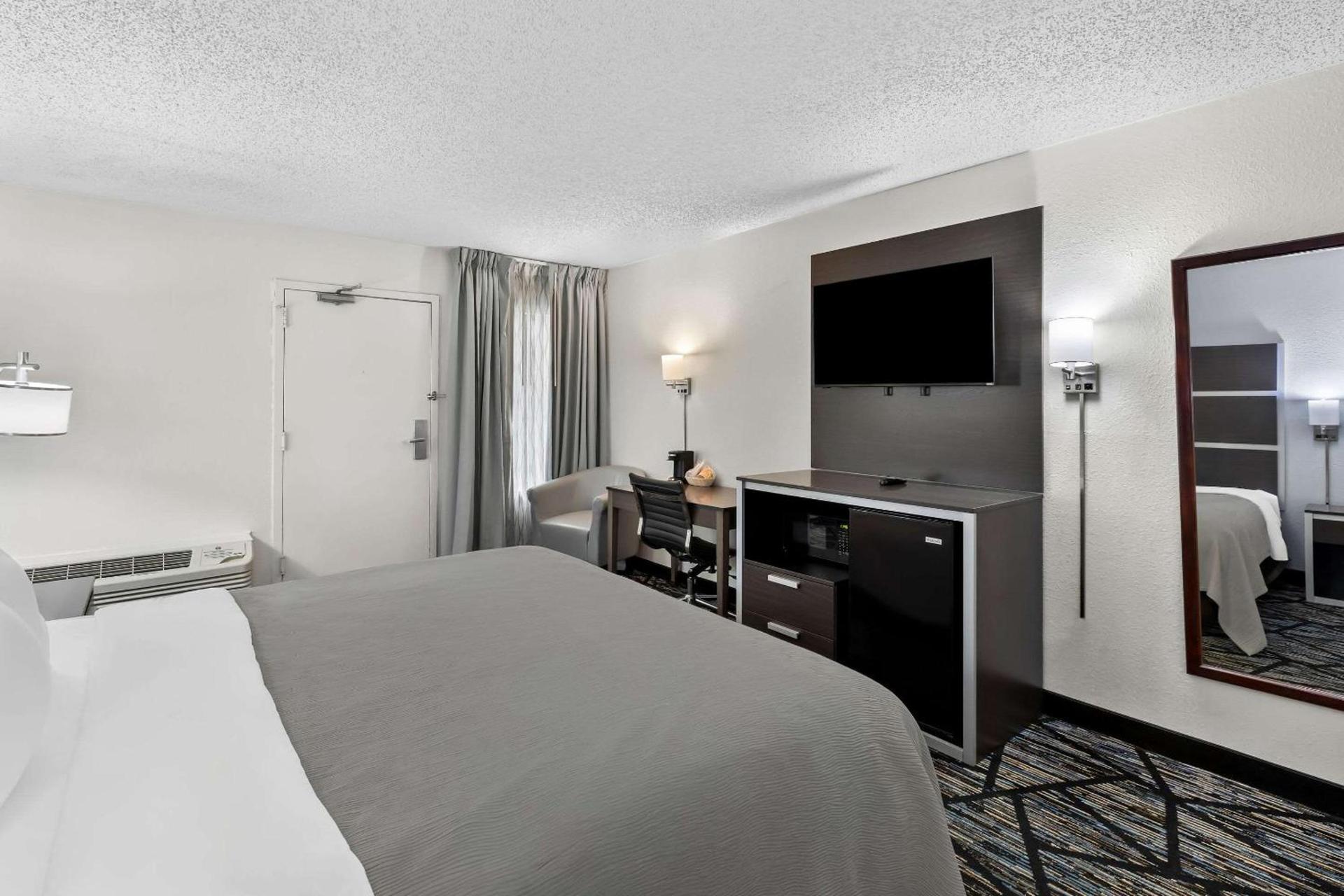 Quality Inn Northlake photo 16