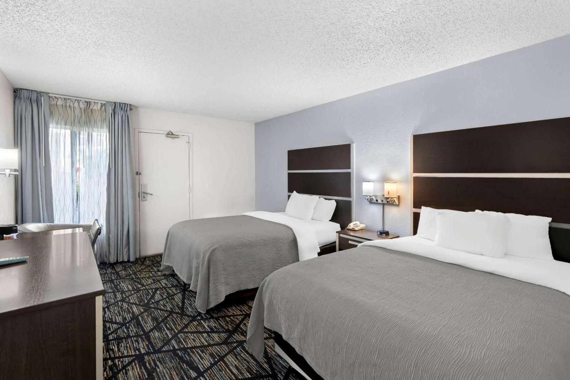 Quality Inn Northlake photo 18