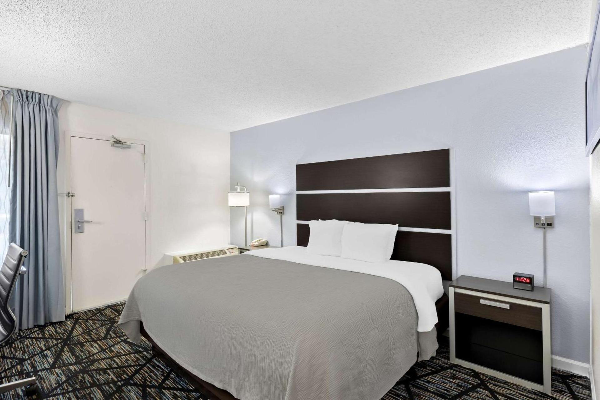 Quality Inn Northlake photo 21