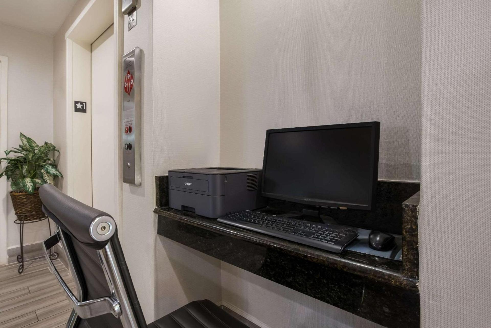 Quality Inn Northlake photo 26