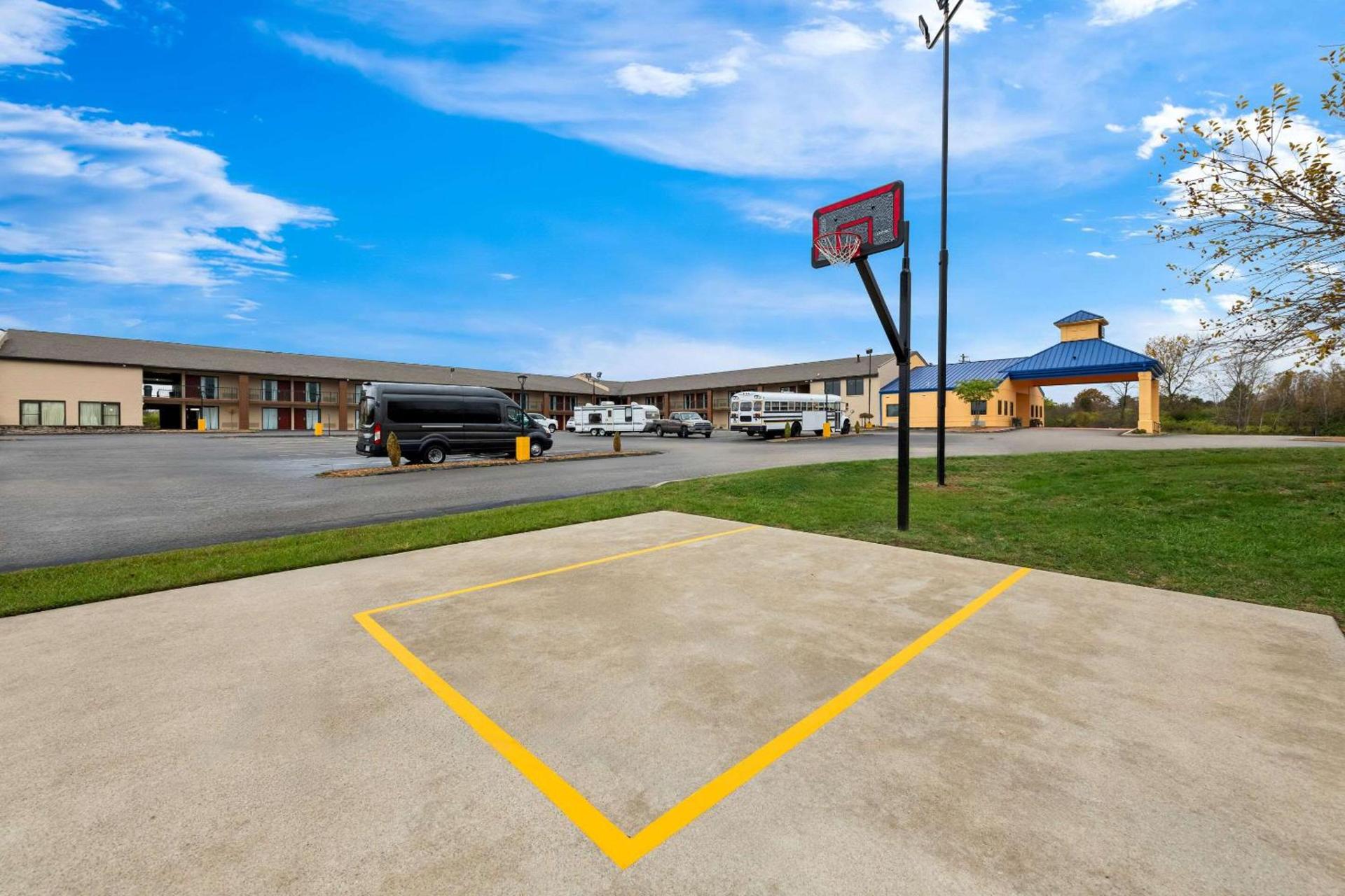 Suburban Studios Mason Near Kings Island photo 4