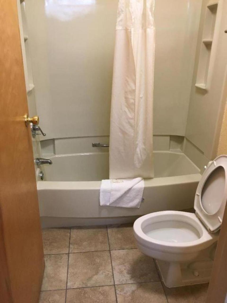 Quality Suites Hickory South photo 40