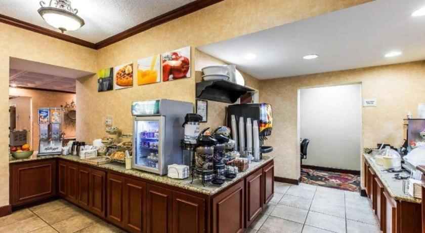 Quality Inn at Albany Mall photo 39