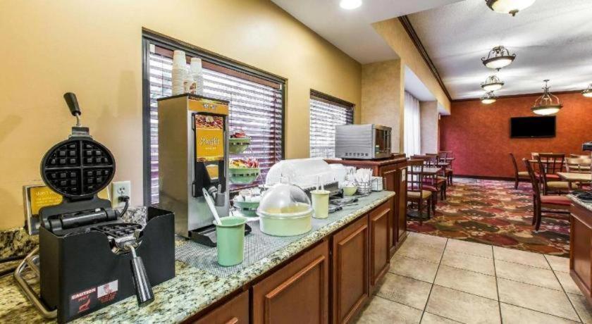 Quality Inn at Albany Mall photo 5