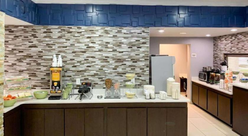 Quality Inn at Albany Mall photo 10