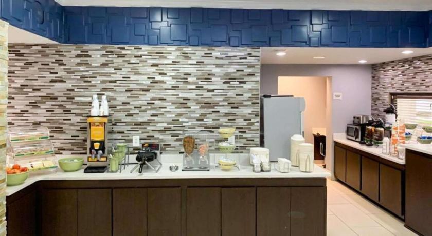 Quality Inn at Albany Mall photo 11
