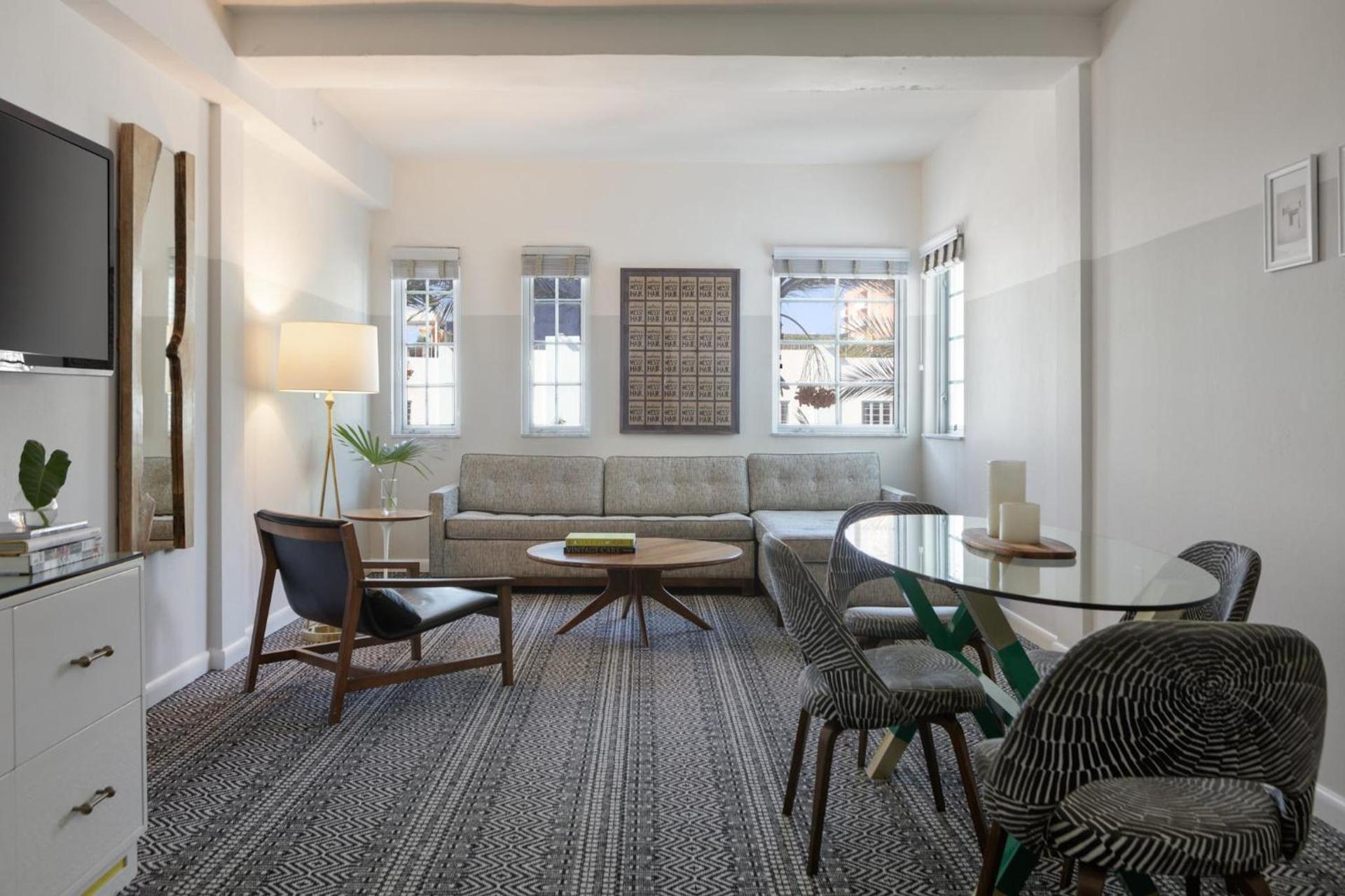 Kimpton Surfcomber Hotel by IHG photo 55