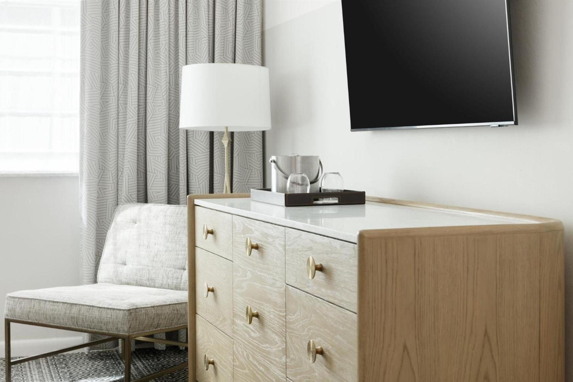 Kimpton Surfcomber Hotel by IHG photo 73