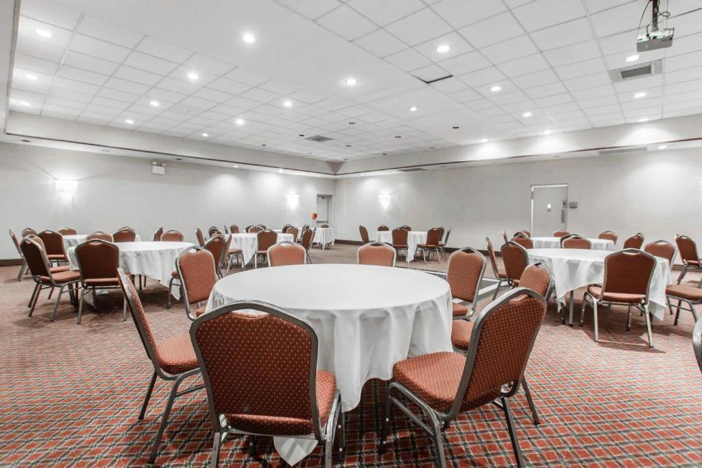Quality Inn & Suites photo 12