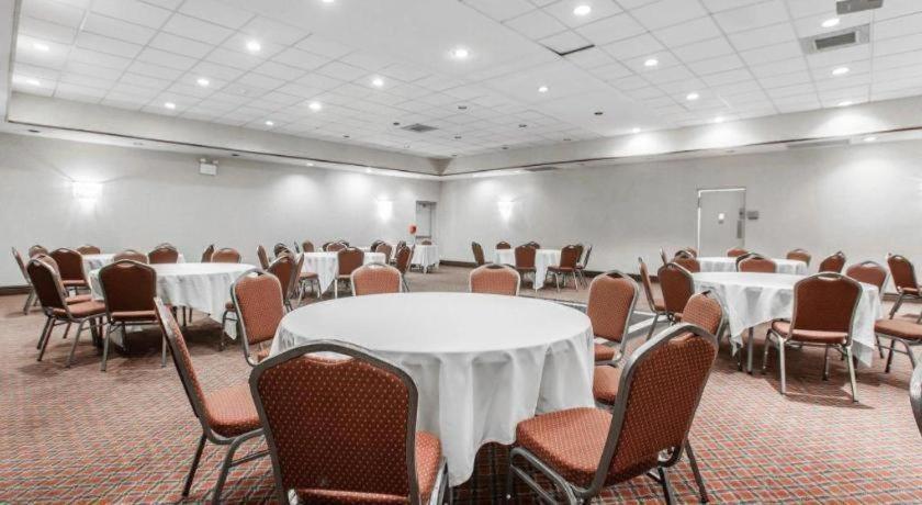 Quality Inn & Suites photo 15