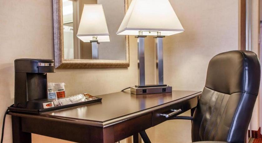 Quality Inn & Suites photo 17
