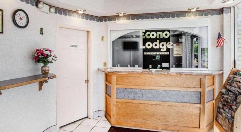 Econo Lodge photo 8