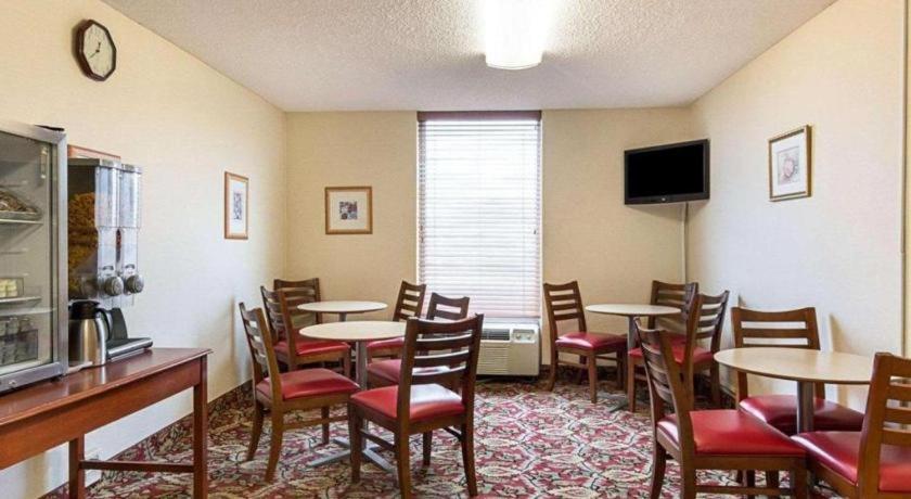 Econo Lodge Near Quantico Marine Base photo 15