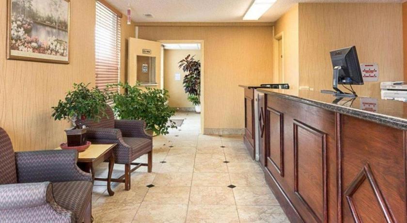 Econo Lodge Near Quantico Marine Base photo 17