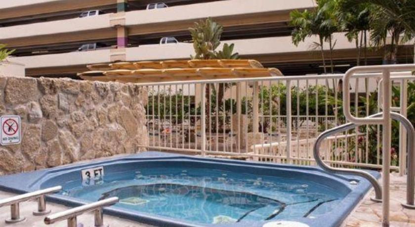 Wyndham Waikiki Beach Walk photo 20