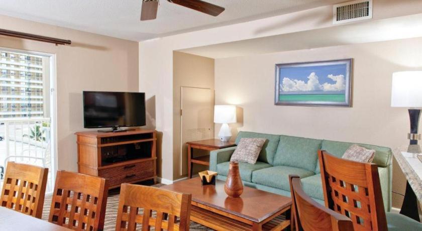 Wyndham Waikiki Beach Walk photo 25