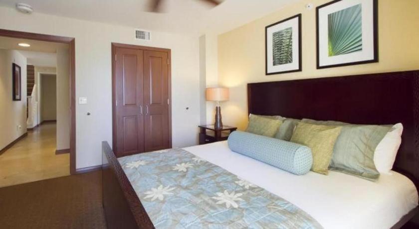Wyndham Waikiki Beach Walk photo 31