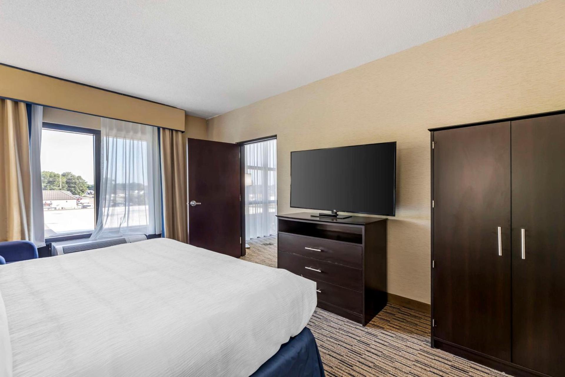 Best Western New Albany photo 9