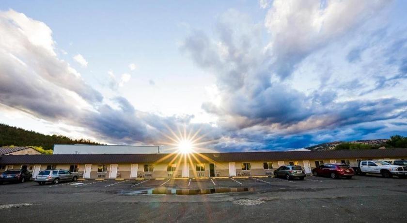 OYO Riverside Inn John Day OR photo 12