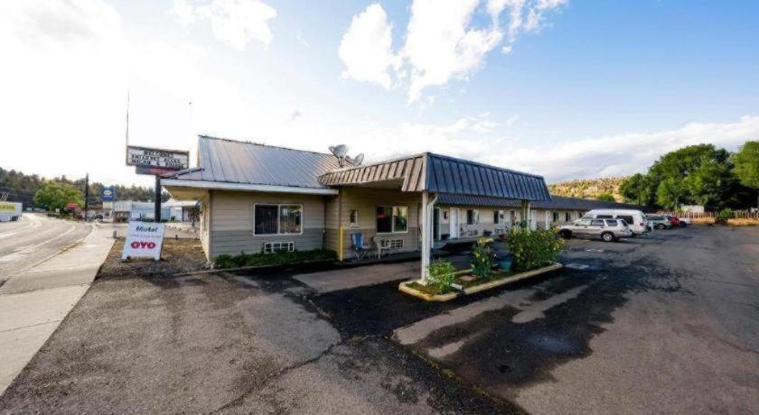 OYO Riverside Inn John Day OR photo 15