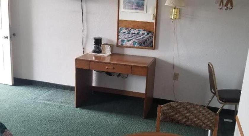 OYO Riverside Inn John Day OR photo 18