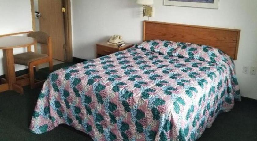 OYO Riverside Inn John Day OR photo 20