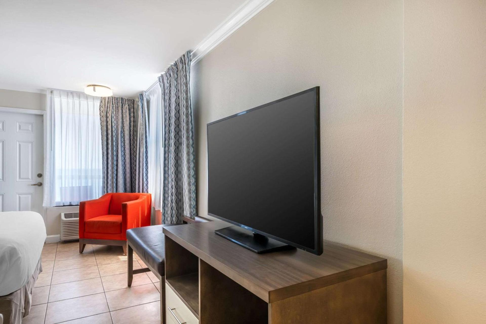 Comfort Inn & Suites Daytona Beach Oceanfront photo 41