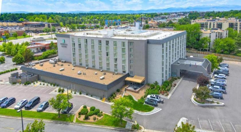 Embassy Suites by Hilton Denver Tech Center North photo 4