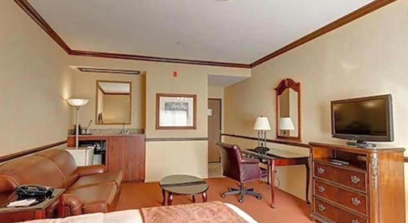 Folk Inn Ontario Airport photo 22