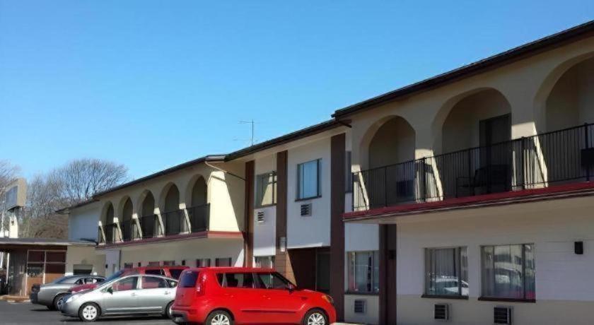 America's Best Inn Urbana Champaign photo 9