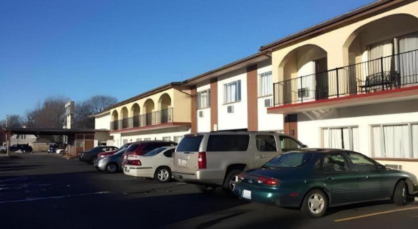 America's Best Inn Urbana Champaign photo 14