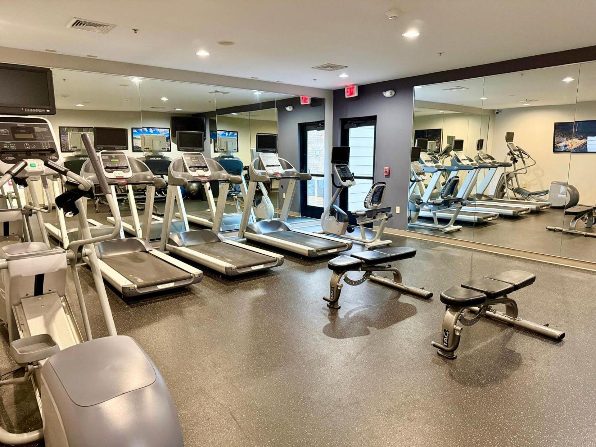Staybridge Suites Milwaukee West-Oconomowoc by IHG photo 95