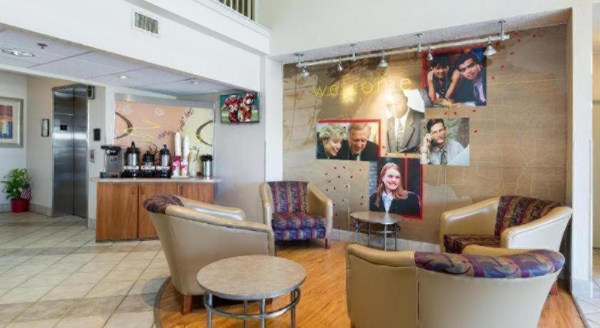 Red Roof Inn Houston - Westchase photo 1