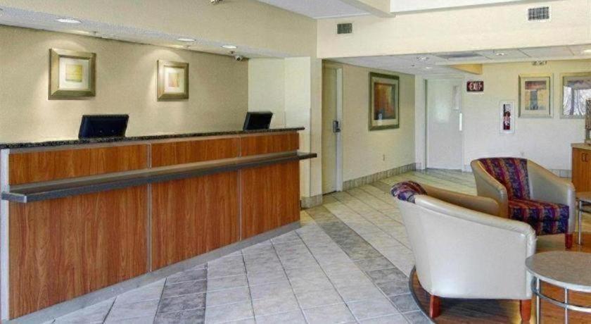 Red Roof Inn Houston - Westchase photo 3