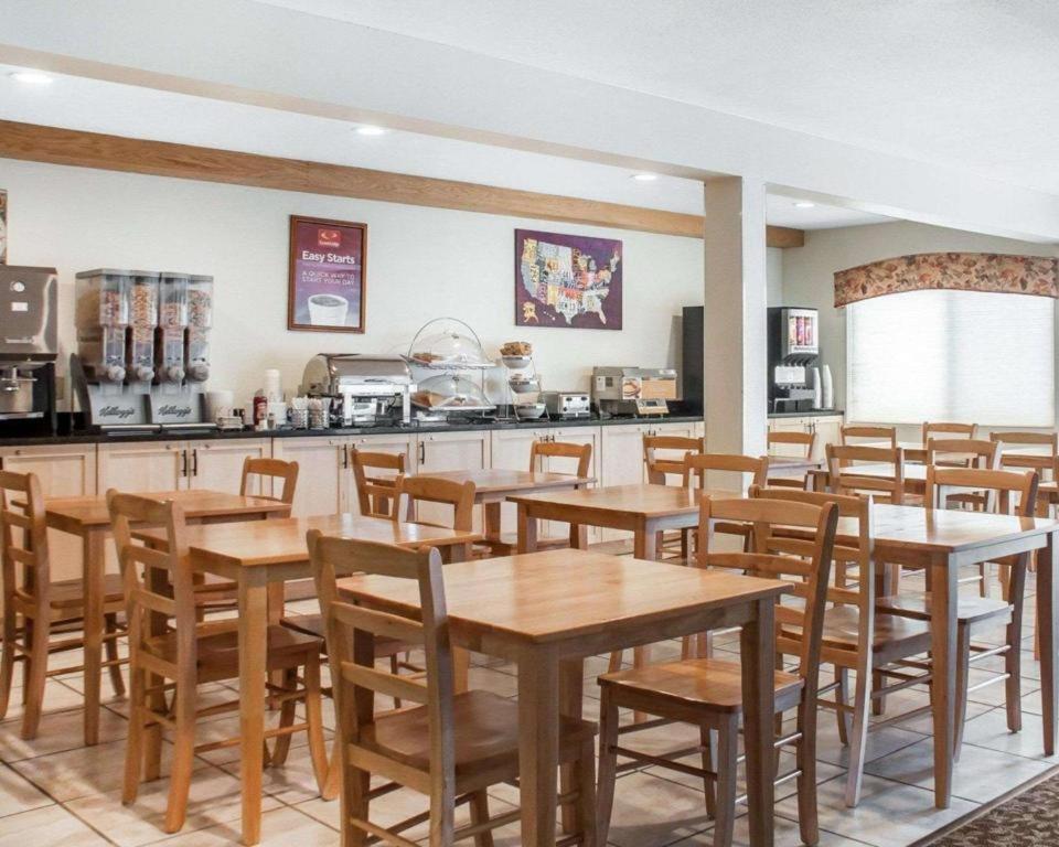 Econo Lodge photo 18